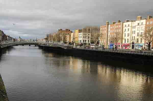 73 - Irlanda - Dublin - puente The Millennium